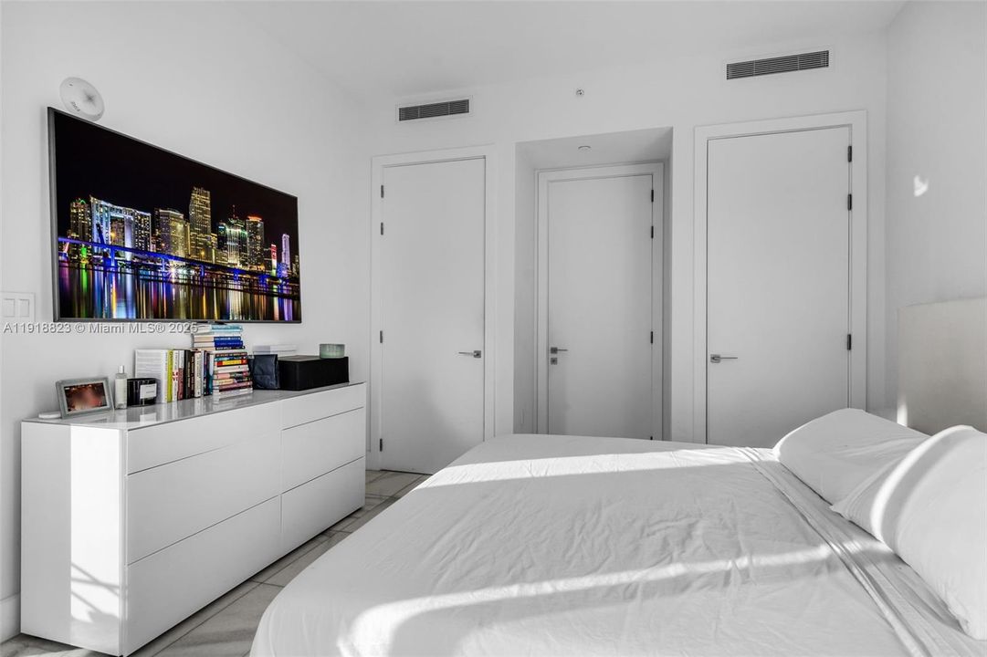 For Sale: $634,900 (1 beds, 1 baths, 680 Square Feet)