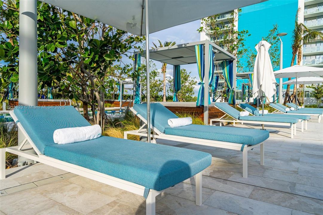 For Sale: $634,900 (1 beds, 1 baths, 680 Square Feet)