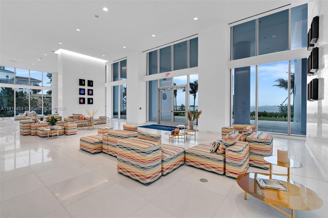 For Sale: $634,900 (1 beds, 1 baths, 680 Square Feet)