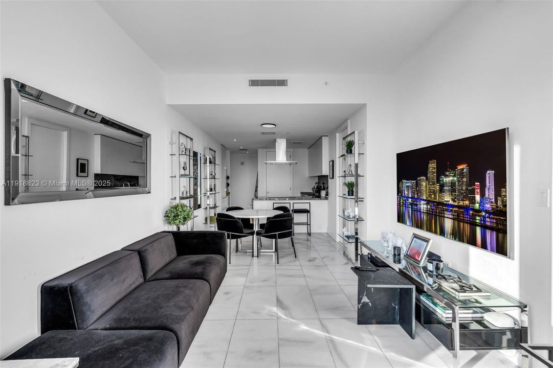 For Sale: $634,900 (1 beds, 1 baths, 680 Square Feet)