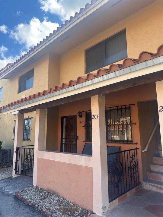 Recientemente alquilado: $2,100 (2 camas, 2 baños, 755 Pies cuadrados)