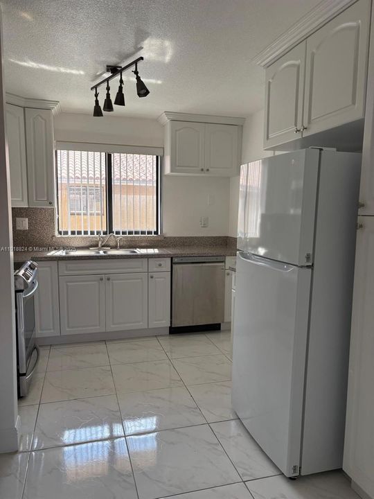 Recientemente alquilado: $2,100 (2 camas, 2 baños, 755 Pies cuadrados)