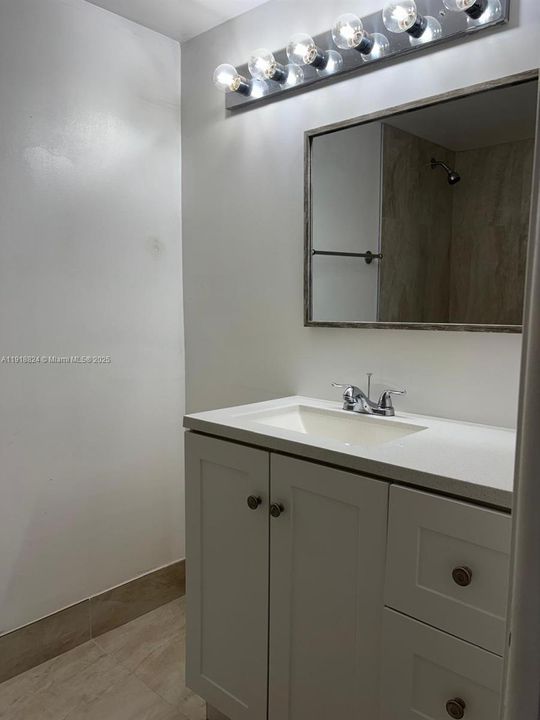 Recientemente alquilado: $2,100 (2 camas, 2 baños, 755 Pies cuadrados)