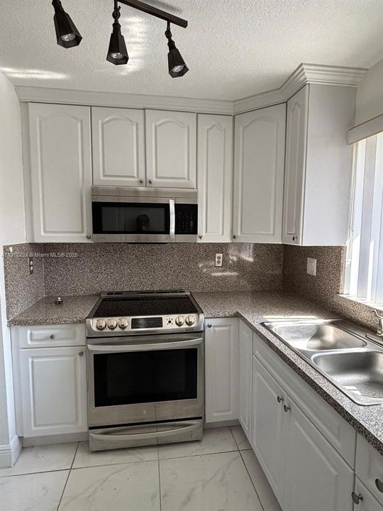 Recientemente alquilado: $2,100 (2 camas, 2 baños, 755 Pies cuadrados)