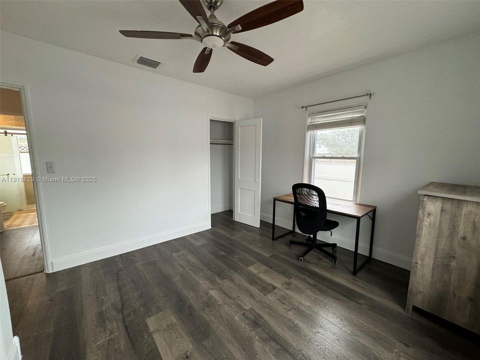 出租: $2,400 (2 贝兹, 1 浴室, 676 平方英尺)