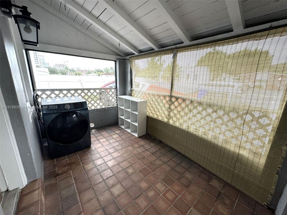 出租: $2,400 (2 贝兹, 1 浴室, 676 平方英尺)