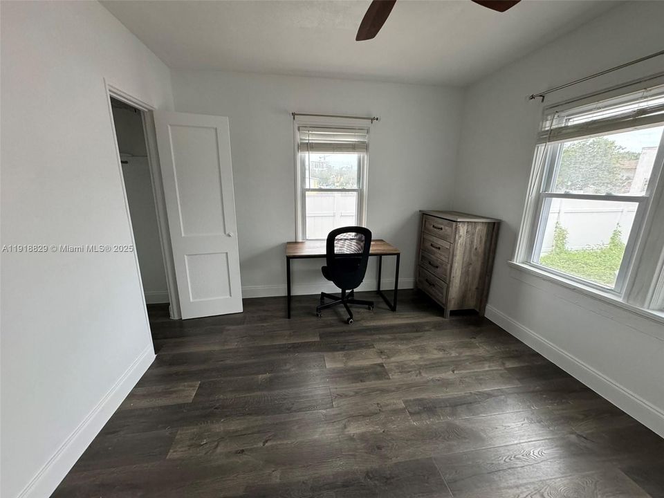 出租: $2,400 (2 贝兹, 1 浴室, 676 平方英尺)