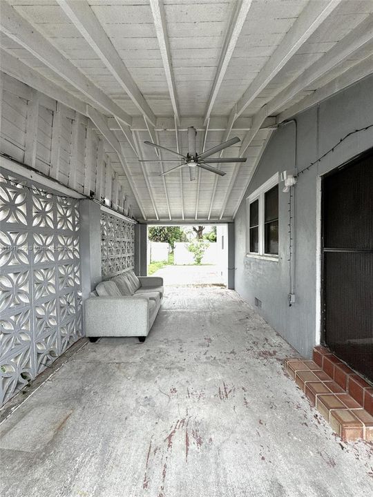 出租: $2,400 (2 贝兹, 1 浴室, 676 平方英尺)