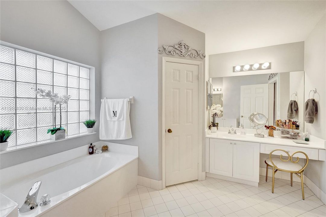 На продажу: $840,000 (4 спален, 2 ванн, 2324 Квадратных фут)