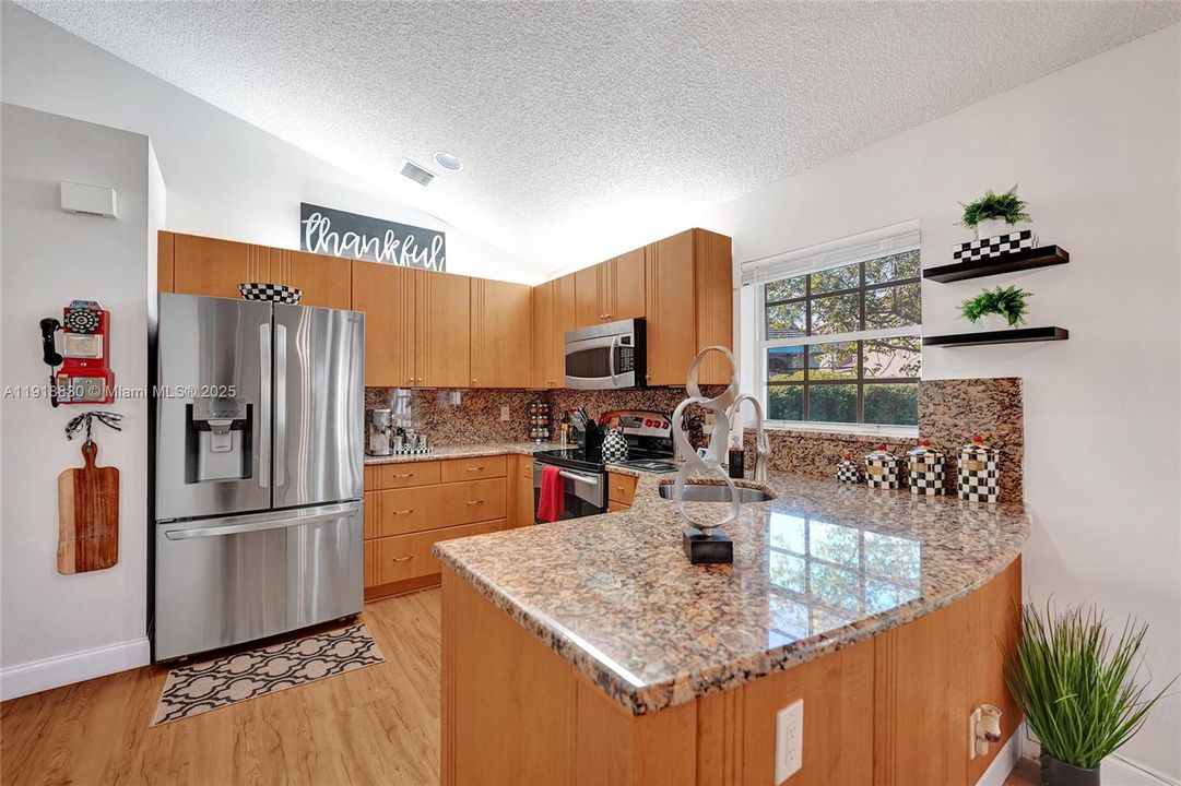 На продажу: $840,000 (4 спален, 2 ванн, 2324 Квадратных фут)