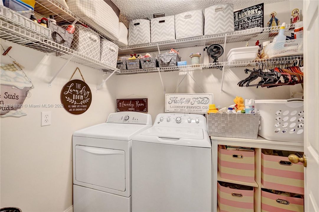 На продажу: $840,000 (4 спален, 2 ванн, 2324 Квадратных фут)