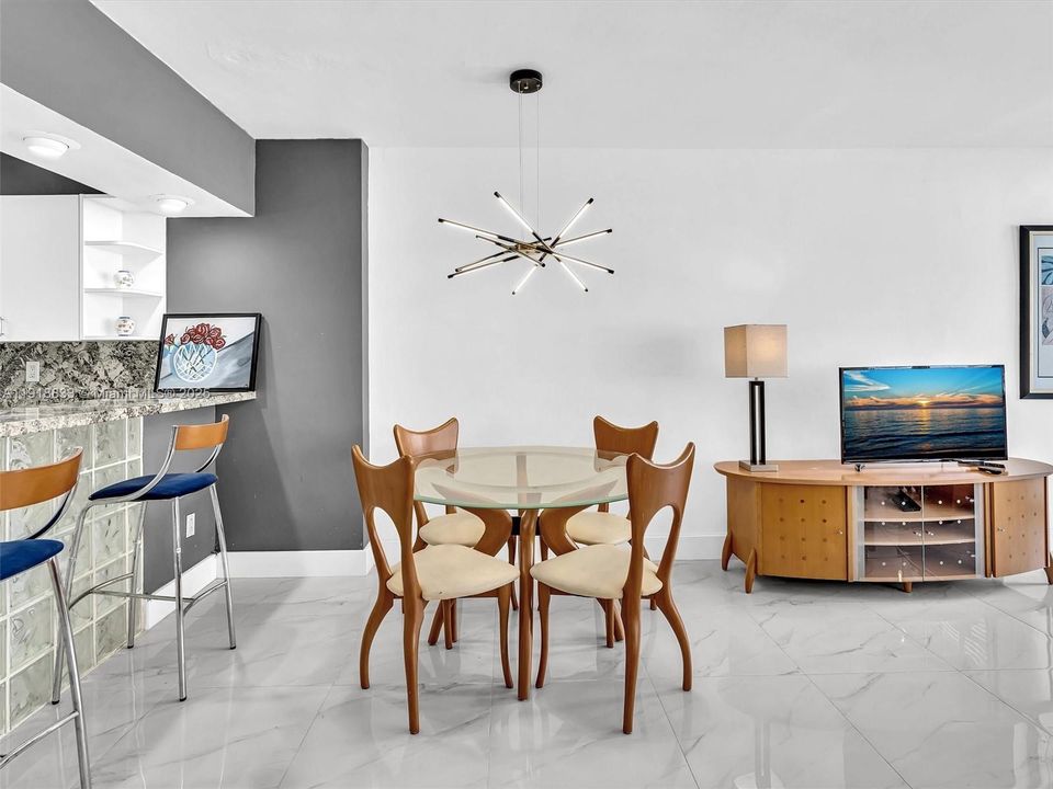 For Rent: $3,200 (1 beds, 1 baths, 835 Square Feet)