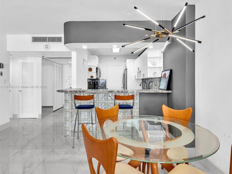 For Rent: $3,200 (1 beds, 1 baths, 835 Square Feet)