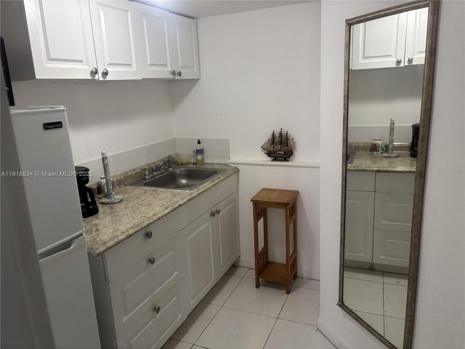 На продажу: $139,800 (1 спален, 1 ванн, 348 Квадратных фут)