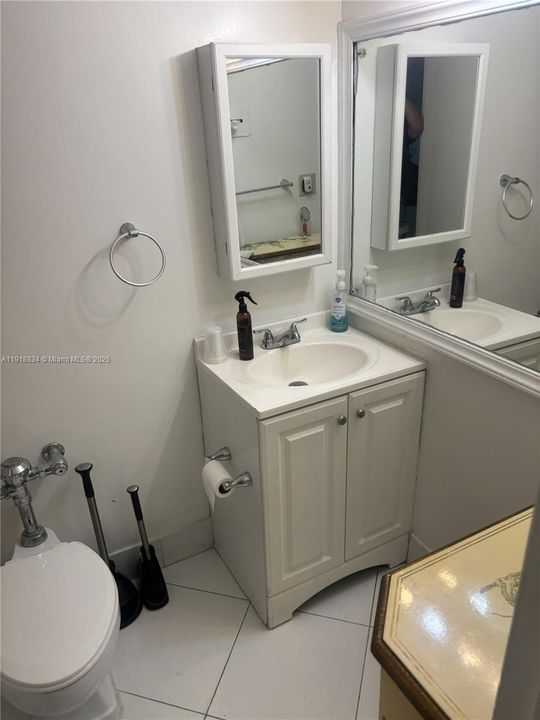 На продажу: $139,800 (1 спален, 1 ванн, 348 Квадратных фут)