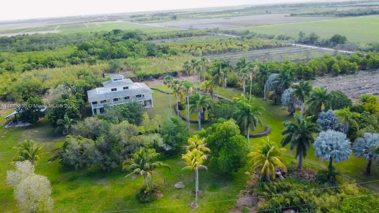 Vendido Recientemente: $695,000 (4 camas, 3 baños, 2651 Pies cuadrados)