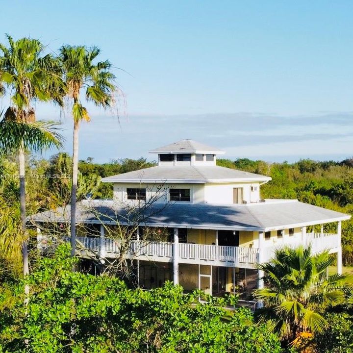 Vendido Recientemente: $695,000 (4 camas, 3 baños, 2651 Pies cuadrados)