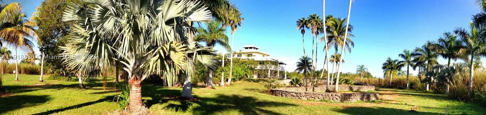 Vendido Recientemente: $695,000 (4 camas, 3 baños, 2651 Pies cuadrados)