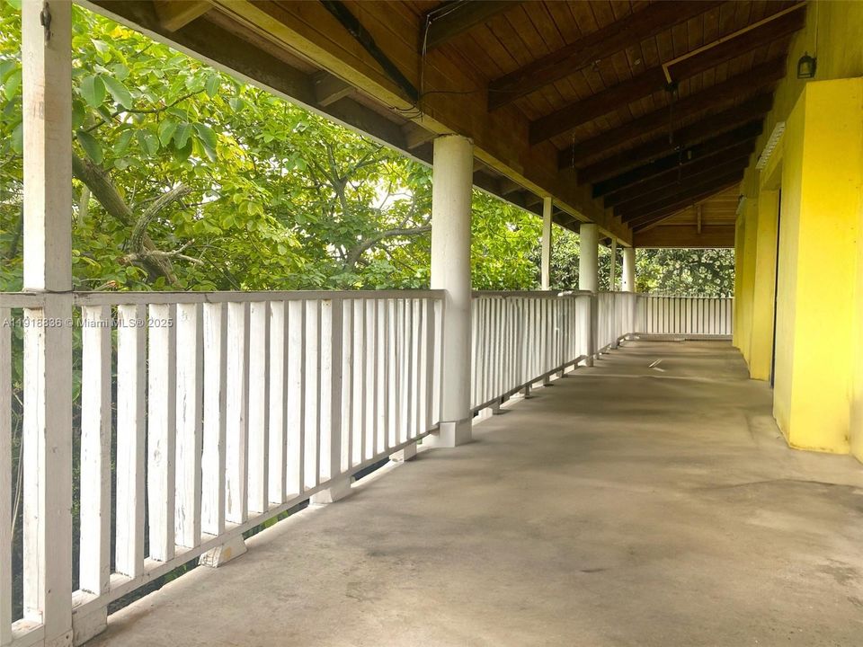 Vendido Recientemente: $695,000 (4 camas, 3 baños, 2651 Pies cuadrados)