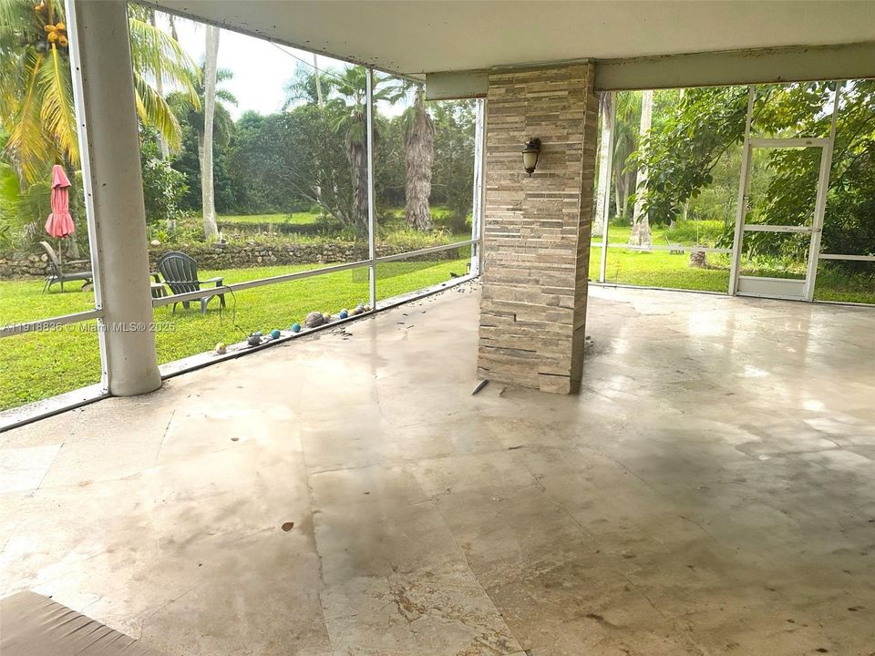 Vendido Recientemente: $695,000 (4 camas, 3 baños, 2651 Pies cuadrados)