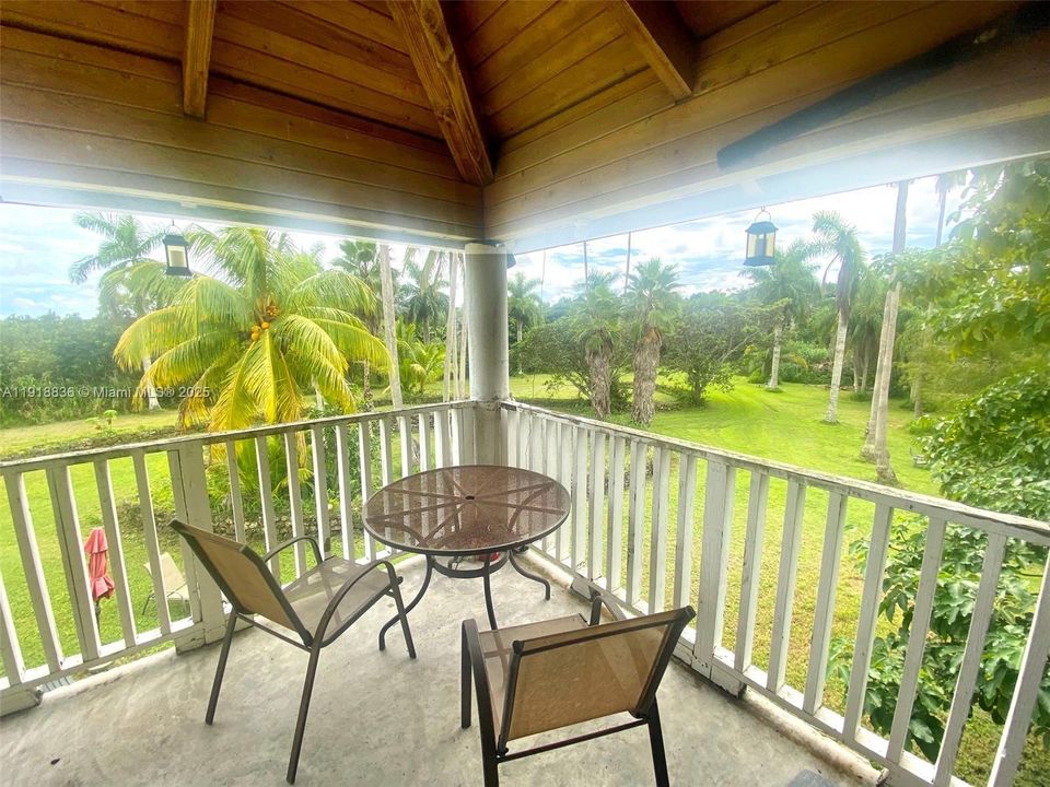 Vendido Recientemente: $695,000 (4 camas, 3 baños, 2651 Pies cuadrados)