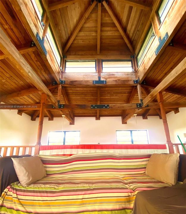 Vendido Recientemente: $695,000 (4 camas, 3 baños, 2651 Pies cuadrados)