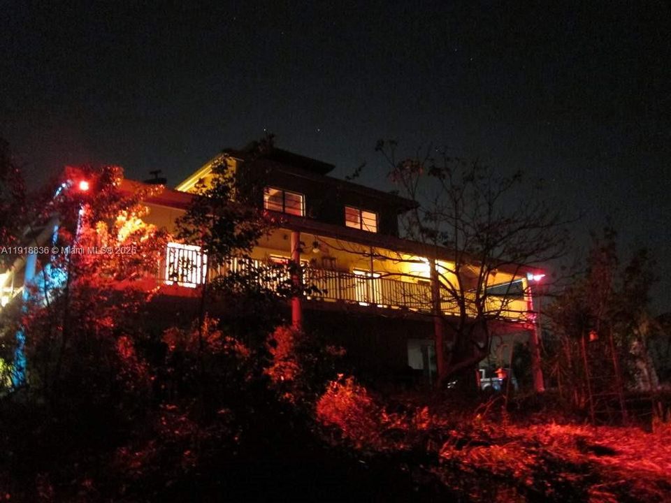 Vendido Recientemente: $695,000 (4 camas, 3 baños, 2651 Pies cuadrados)