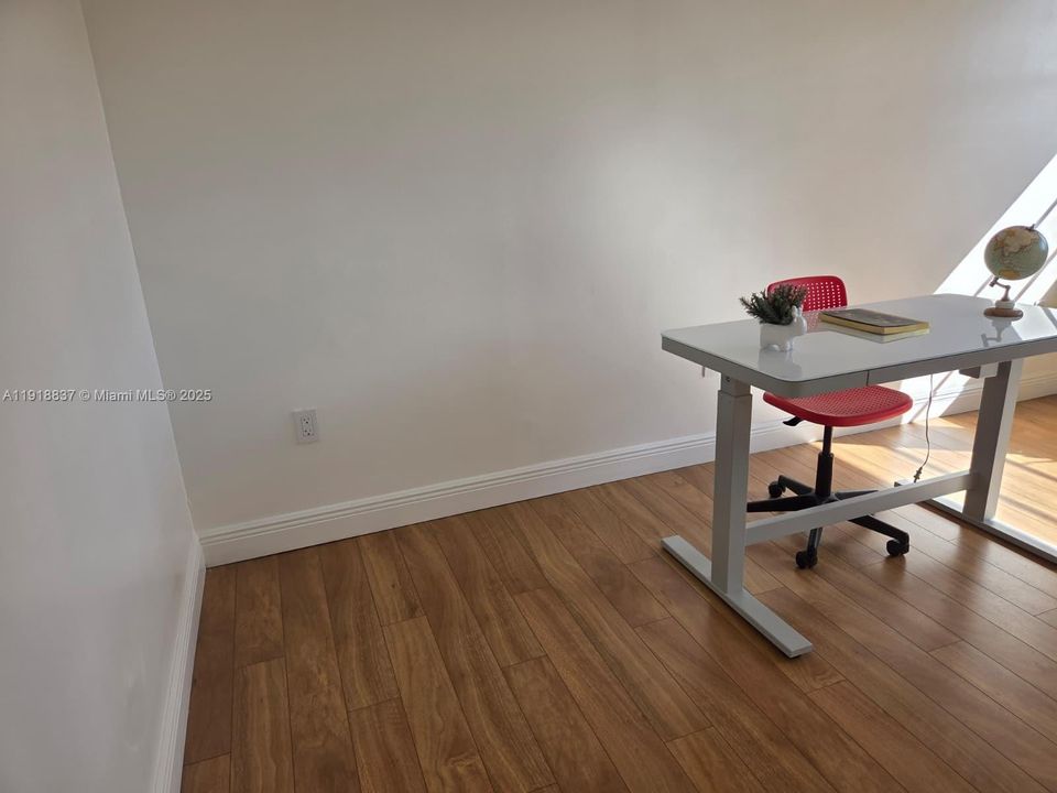 出租: $650 (0 贝兹, 0 浴室, 0 平方英尺)