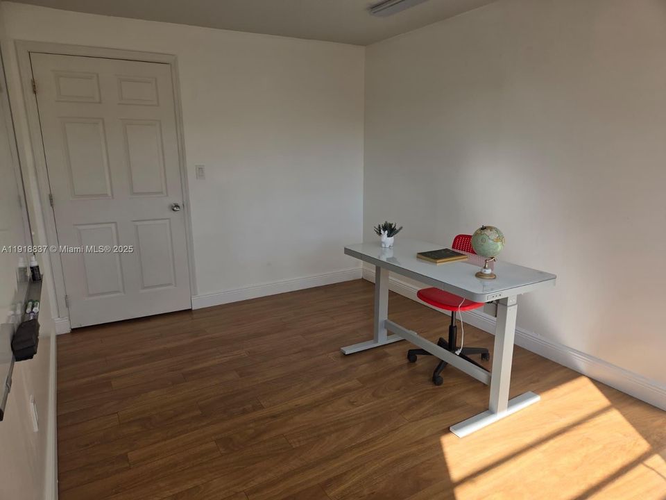 出租: $650 (0 贝兹, 0 浴室, 0 平方英尺)