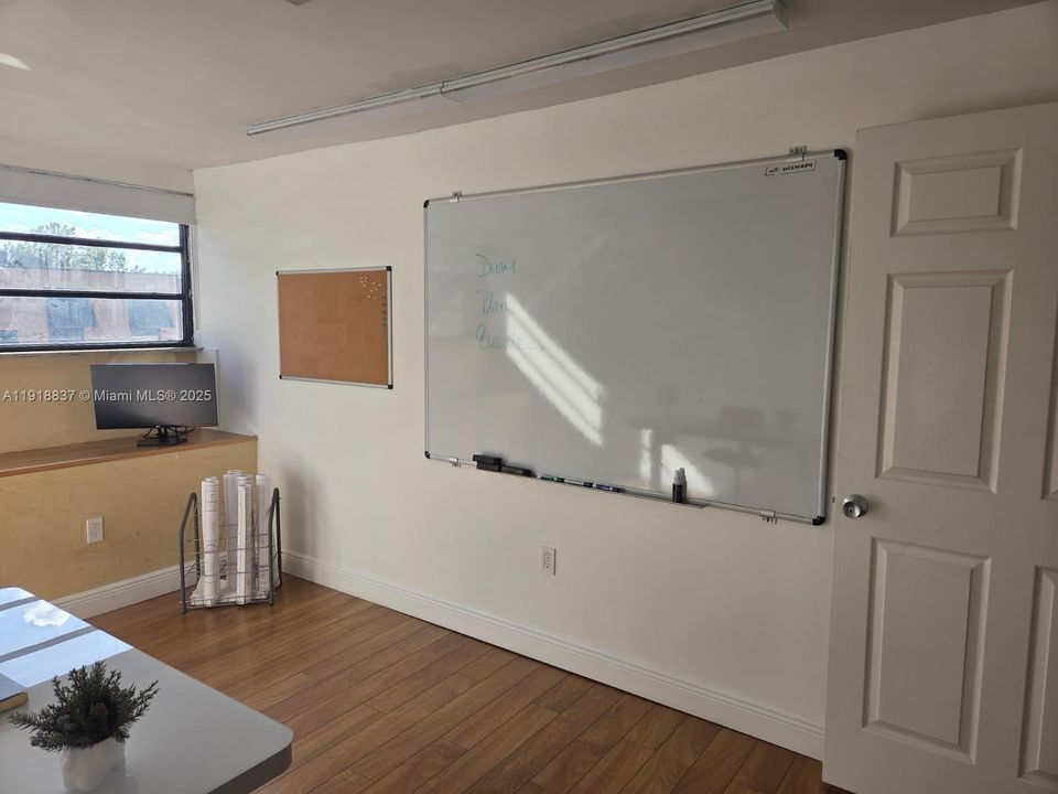 出租: $650 (0 贝兹, 0 浴室, 0 平方英尺)