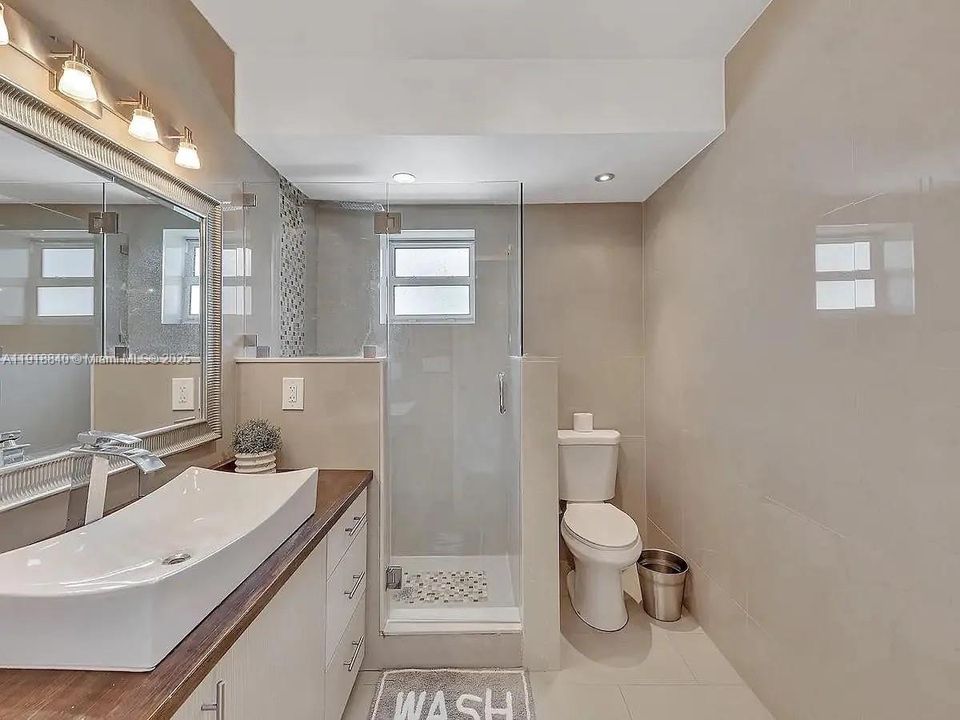 For Rent: $4,650 (3 beds, 2 baths, 1402 Square Feet)