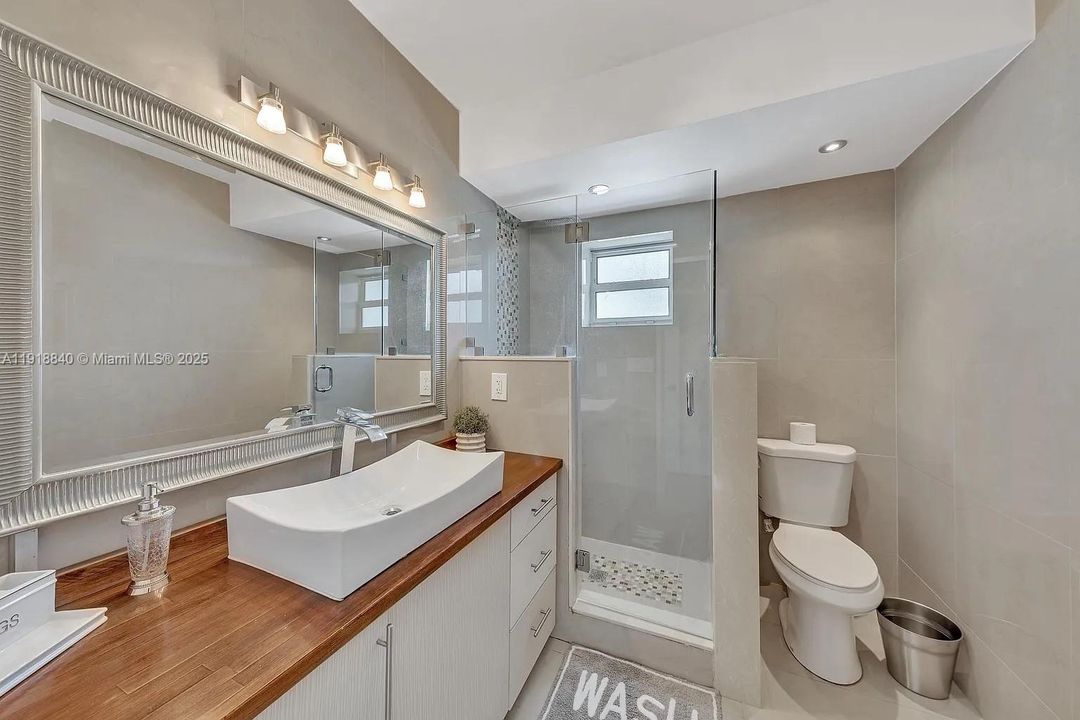 For Rent: $4,650 (3 beds, 2 baths, 1402 Square Feet)