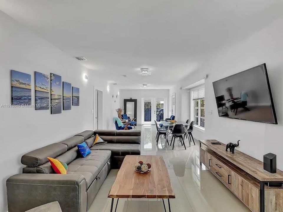 For Rent: $4,650 (3 beds, 2 baths, 1402 Square Feet)