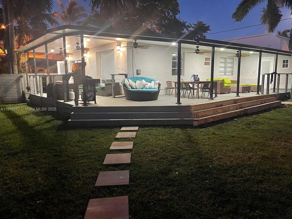 For Rent: $4,650 (3 beds, 2 baths, 1402 Square Feet)