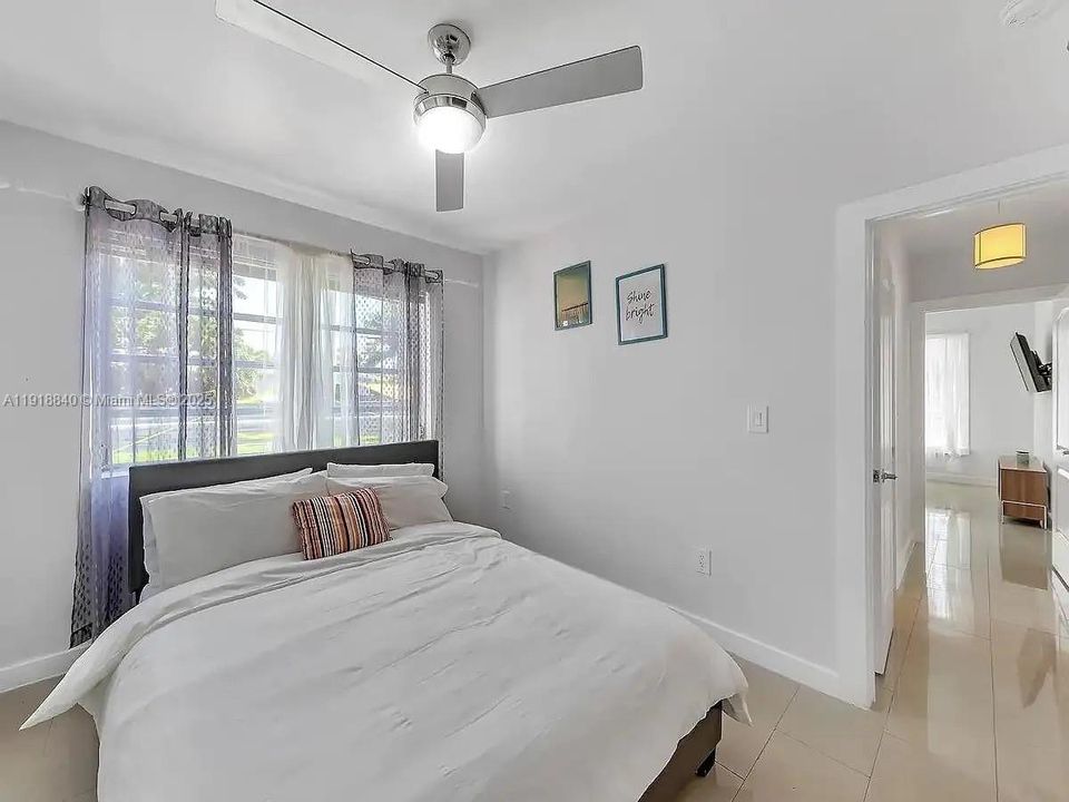 For Rent: $4,650 (3 beds, 2 baths, 1402 Square Feet)