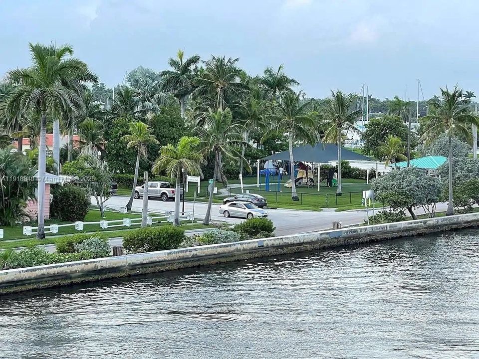 For Rent: $4,650 (3 beds, 2 baths, 1402 Square Feet)