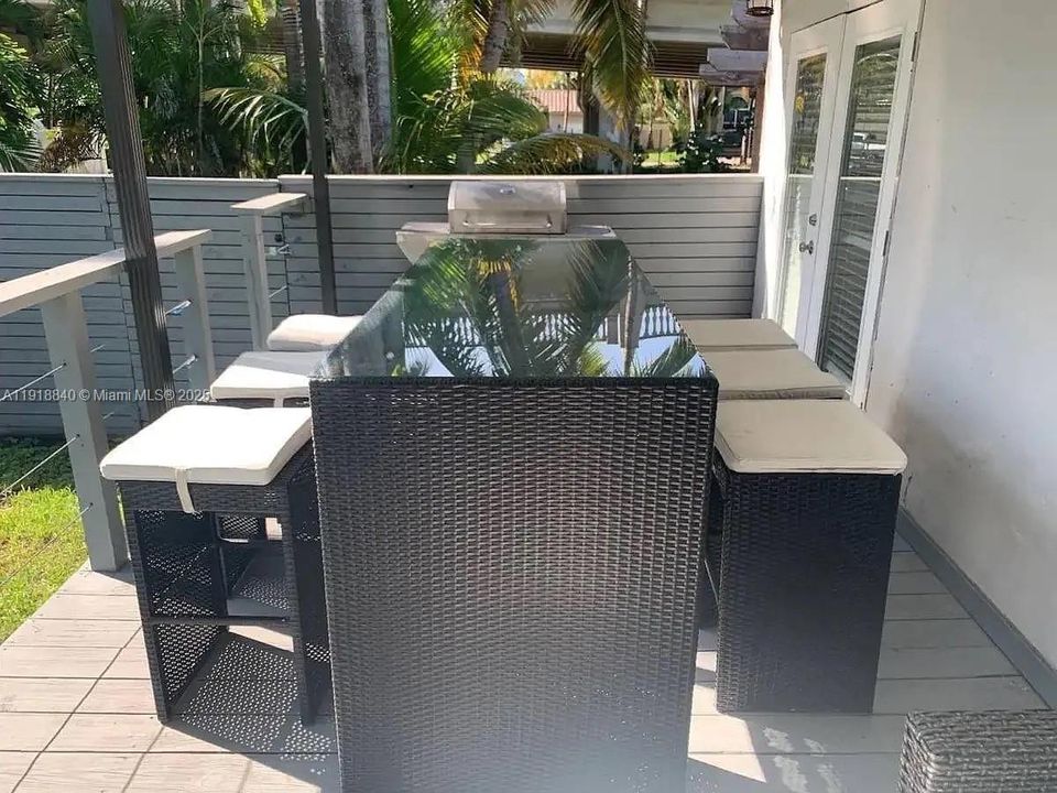 For Rent: $4,650 (3 beds, 2 baths, 1402 Square Feet)