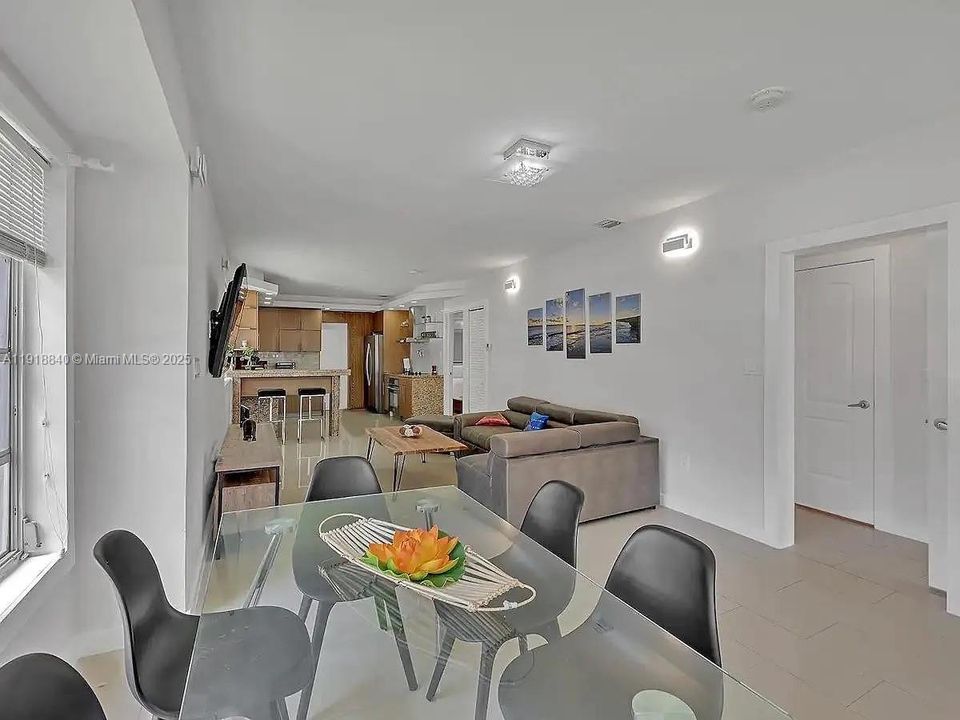 For Rent: $4,650 (3 beds, 2 baths, 1402 Square Feet)