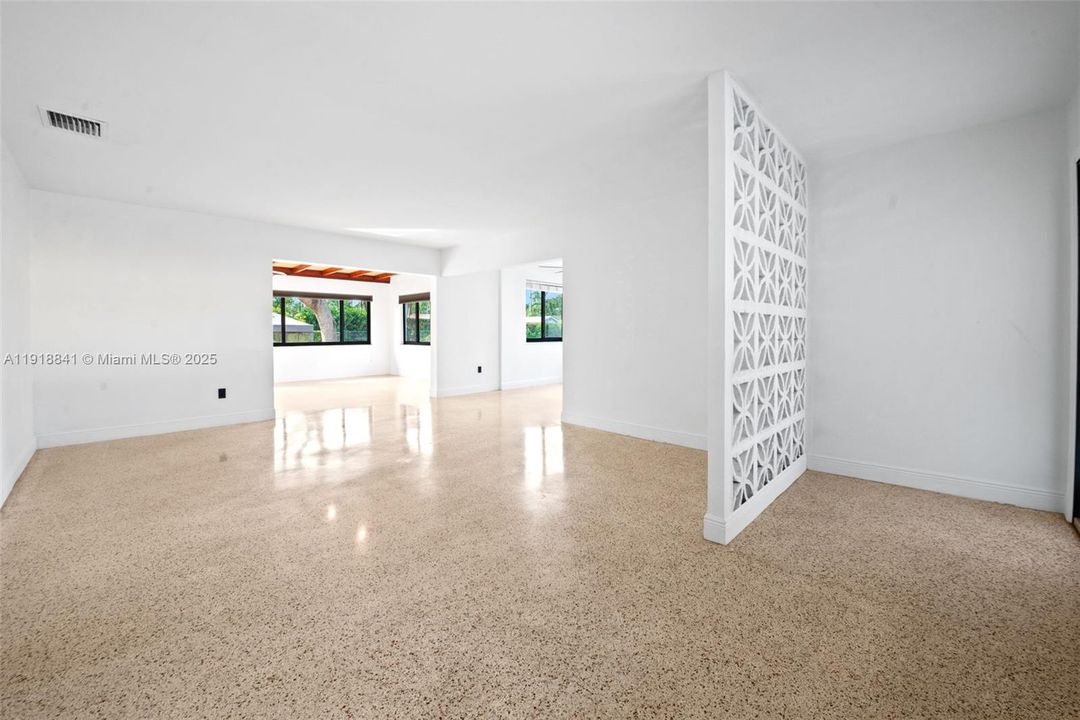 На продажу: $799,747 (3 спален, 2 ванн, 1752 Квадратных фут)