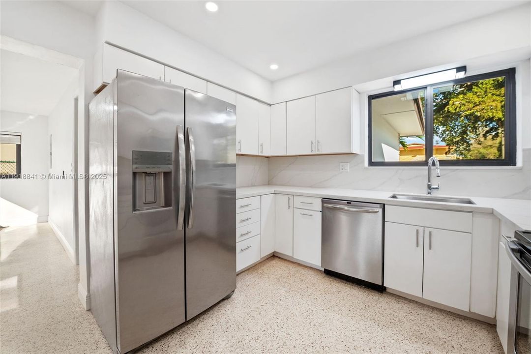 На продажу: $799,747 (3 спален, 2 ванн, 1752 Квадратных фут)