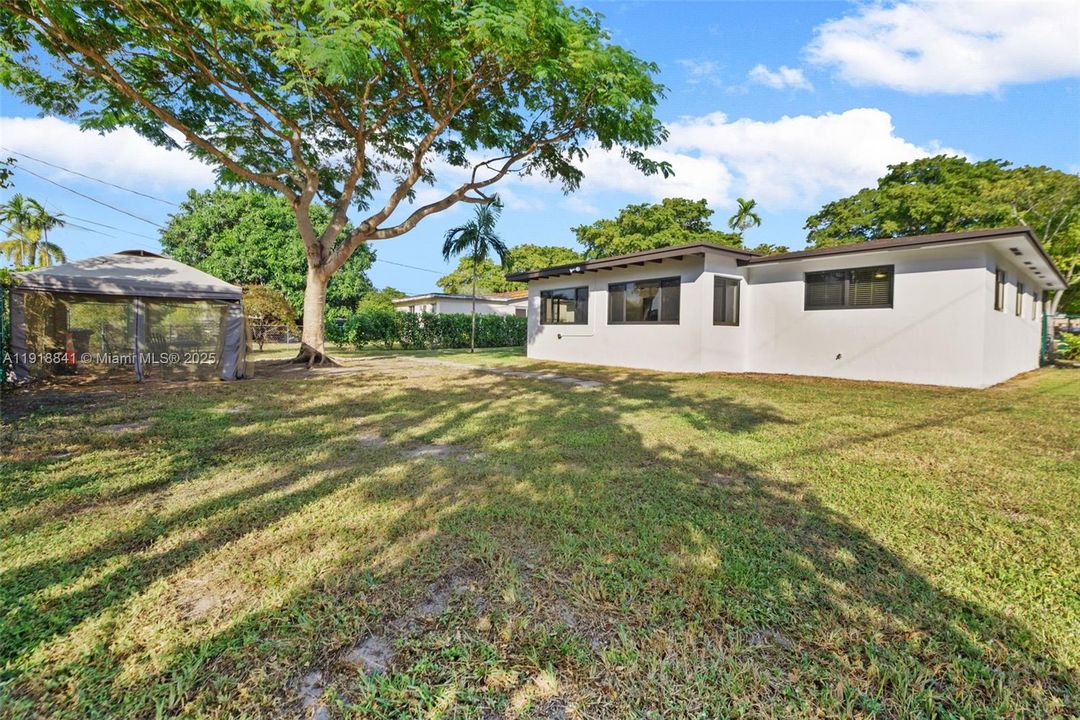 На продажу: $799,747 (3 спален, 2 ванн, 1752 Квадратных фут)