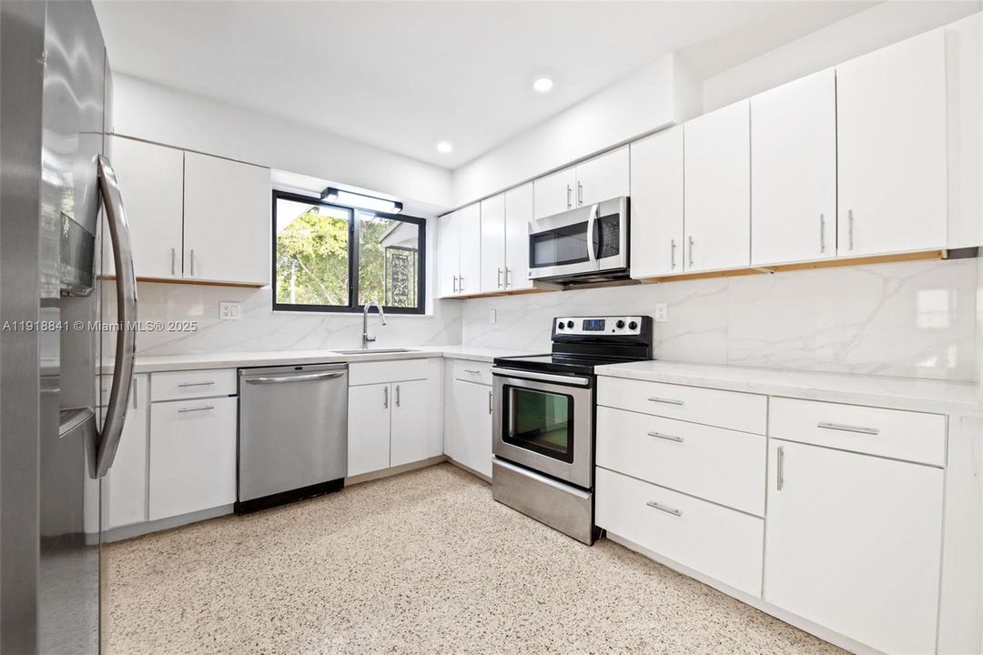 На продажу: $799,747 (3 спален, 2 ванн, 1752 Квадратных фут)