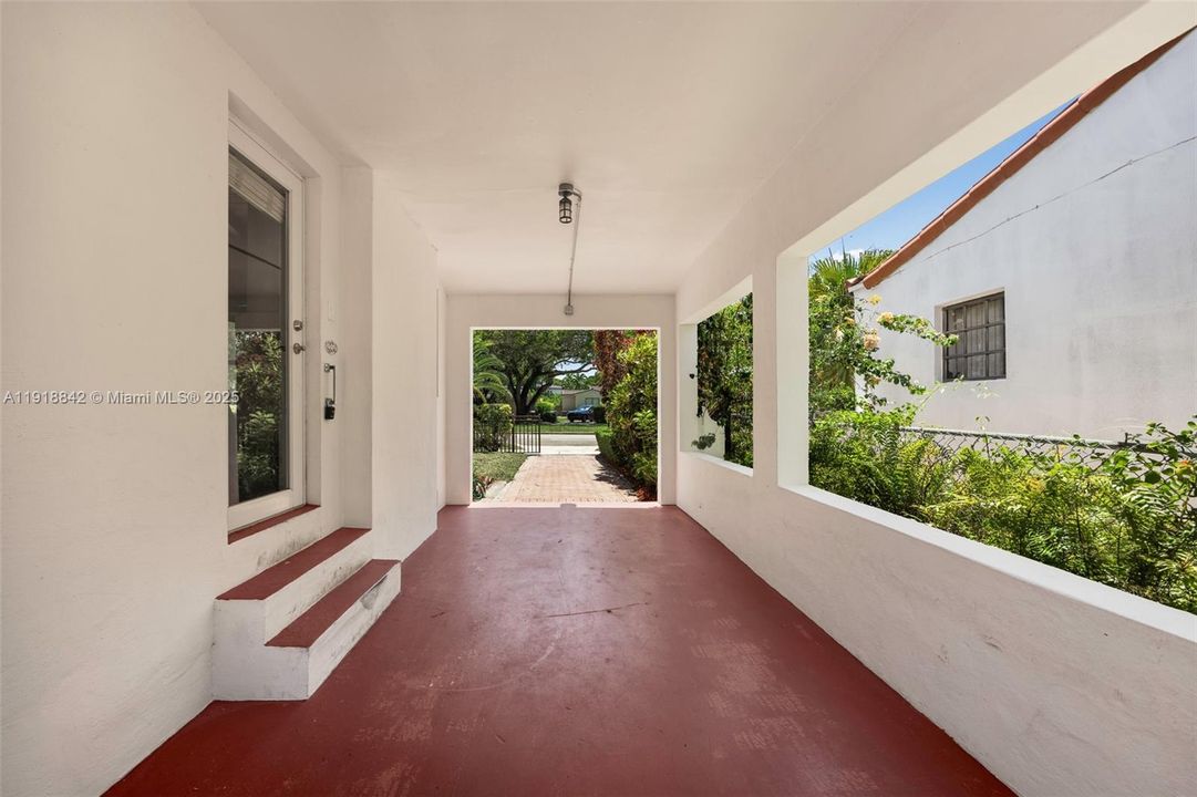 合同活跃: $4,200 (2 贝兹, 2 浴室, 1575 平方英尺)