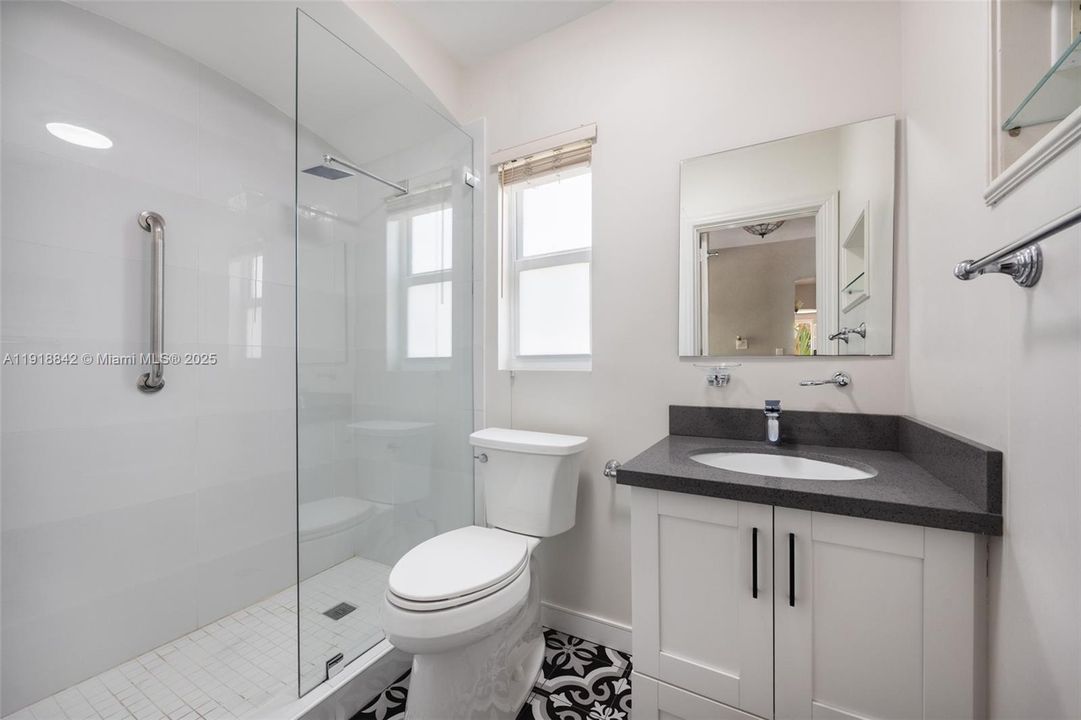 合同活跃: $4,200 (2 贝兹, 2 浴室, 1575 平方英尺)