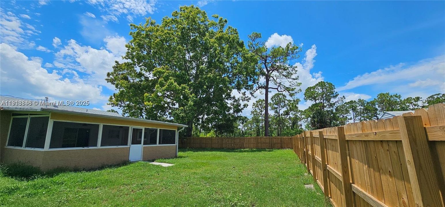 For Rent: $2,500 (4 beds, 2 baths, 1446 Square Feet)