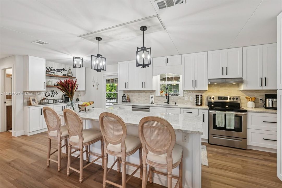 На продажу: $595,000 (3 спален, 2 ванн, 1456 Квадратных фут)