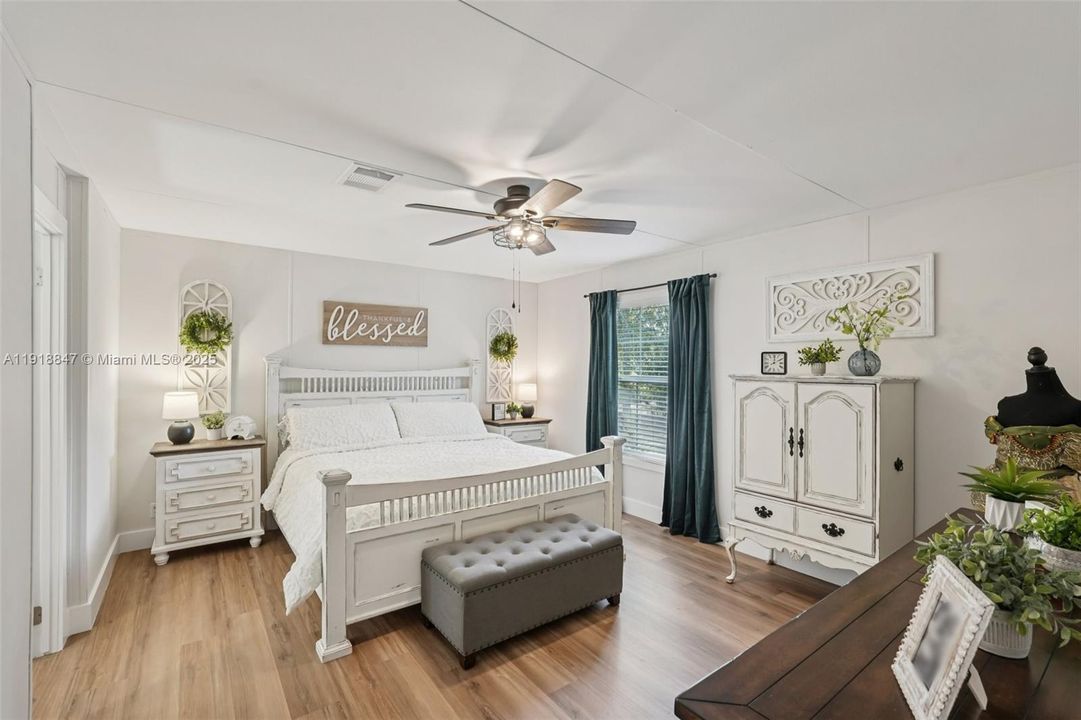 На продажу: $595,000 (3 спален, 2 ванн, 1456 Квадратных фут)