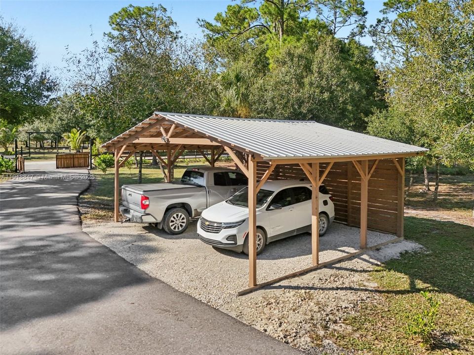 На продажу: $595,000 (3 спален, 2 ванн, 1456 Квадратных фут)