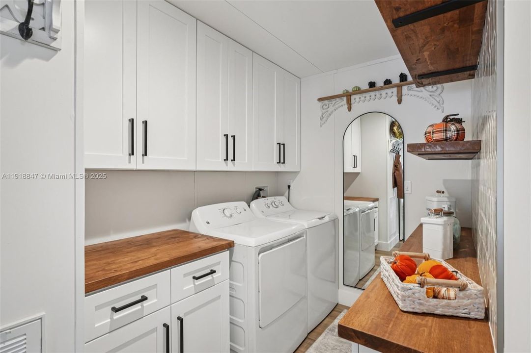 На продажу: $595,000 (3 спален, 2 ванн, 1456 Квадратных фут)