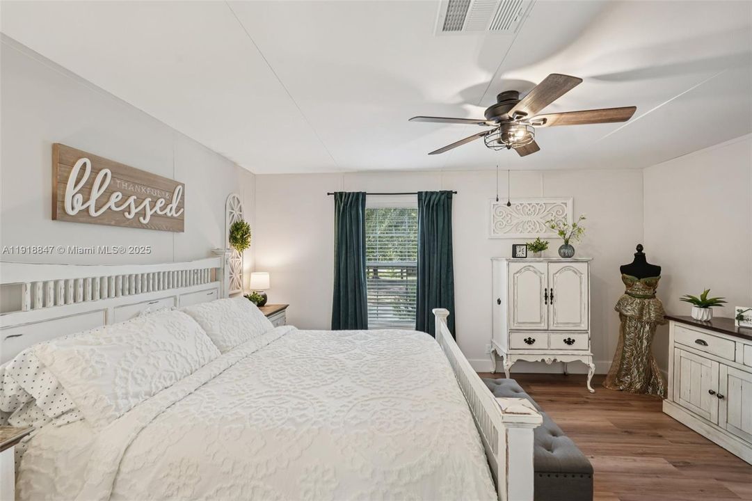 На продажу: $595,000 (3 спален, 2 ванн, 1456 Квадратных фут)